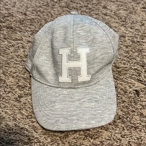 H&M Light Gray Harvard Cap 4